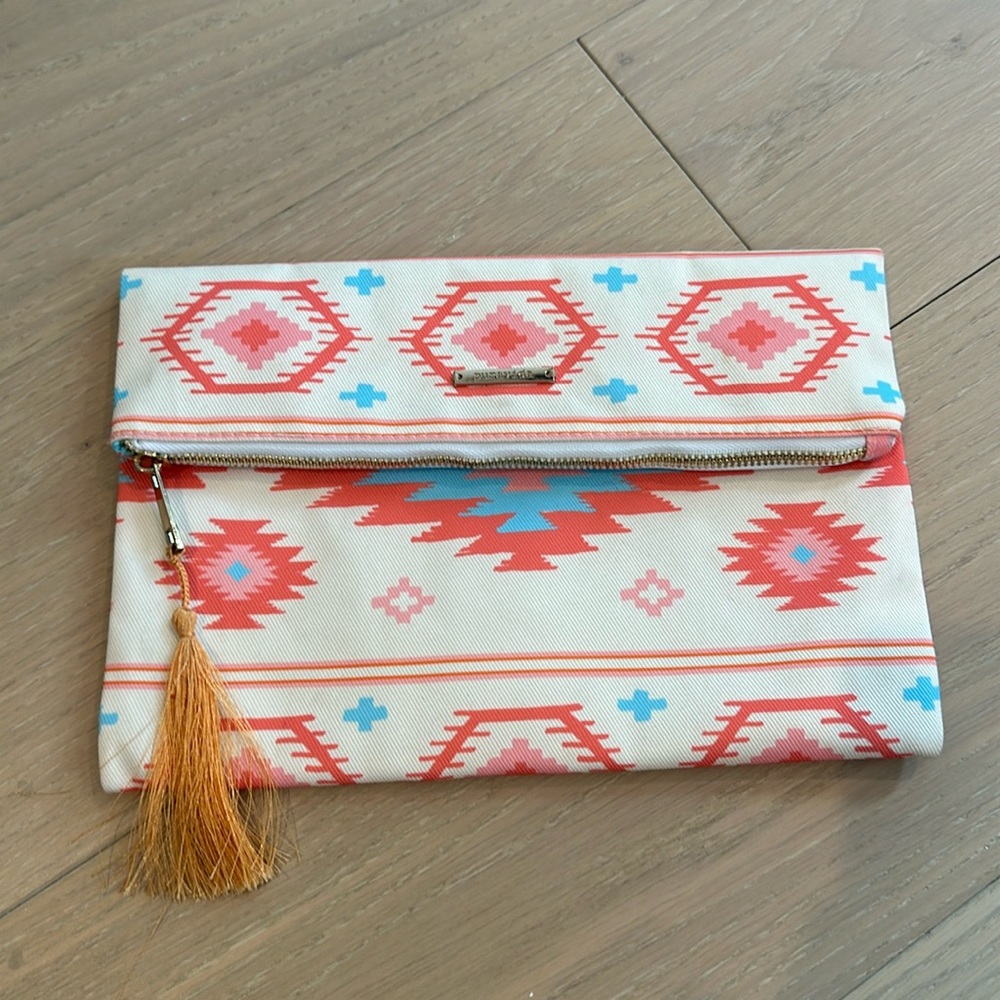 Pura Vida clutch